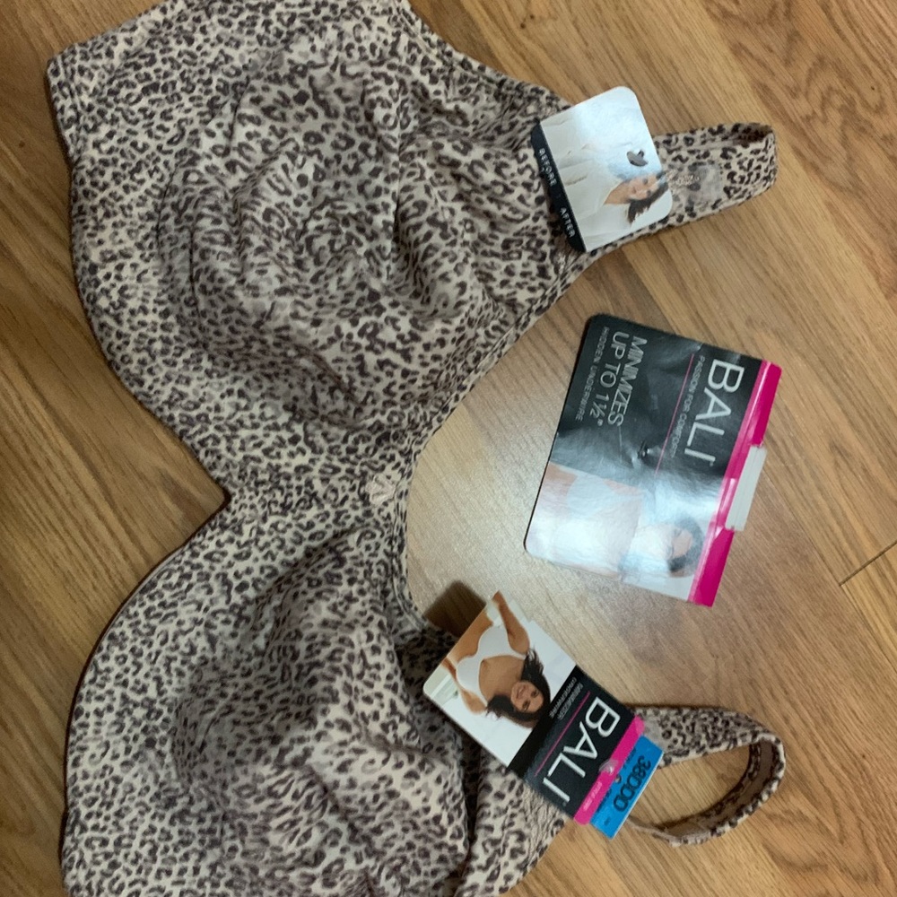 Bali bra. 38DDD. NWT.